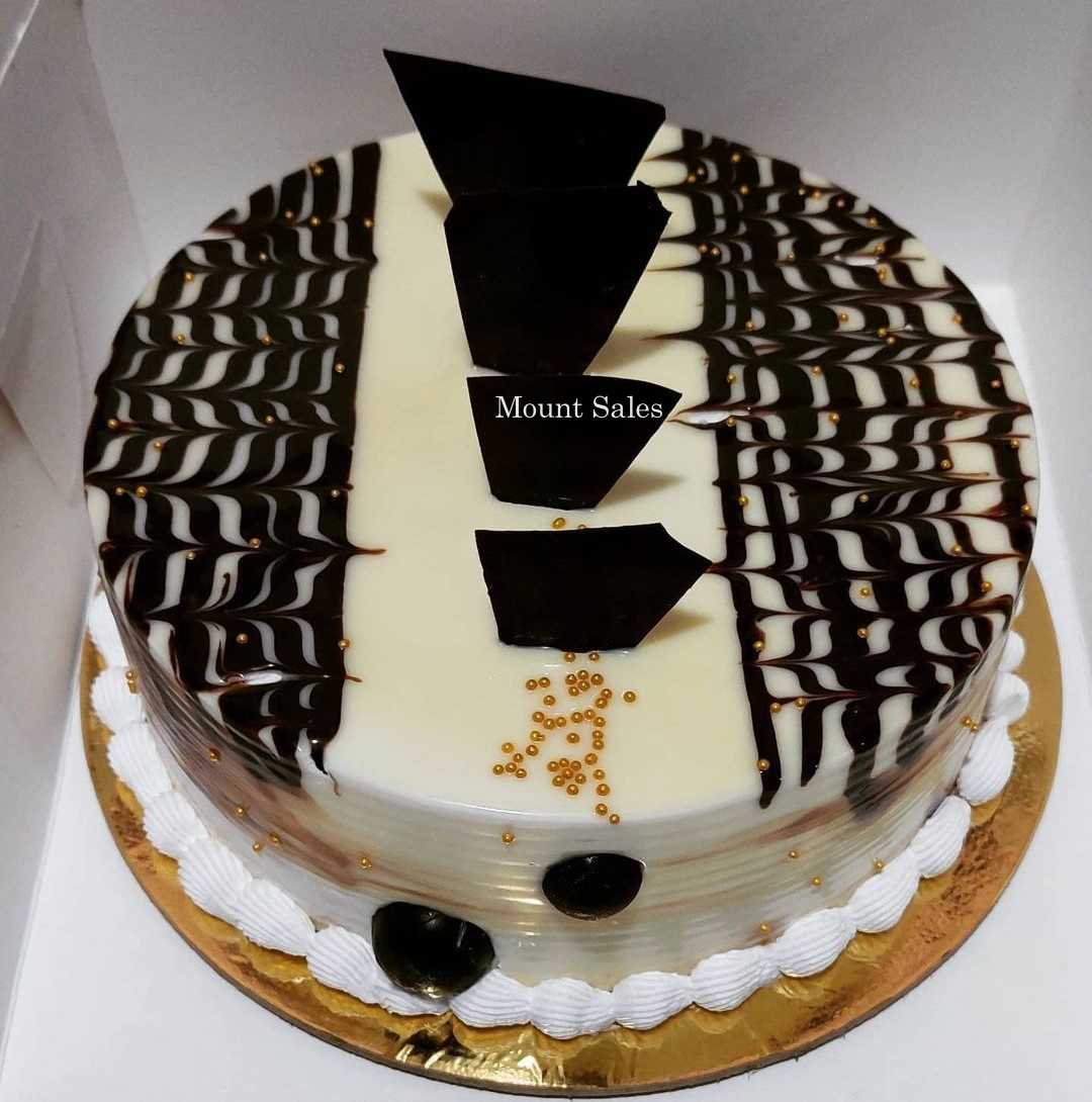 Premium RED N White Velvet Cake